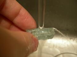 �A�N�A�}�����𐅂Ő�