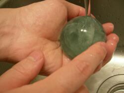 �O���[���t���[���C�g�̊ۋʂ𐅂ł��ꂢ�ɐ�