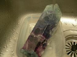 �}���`�J���[�̃t���[���C�g�𐅂ŏ򉻂���